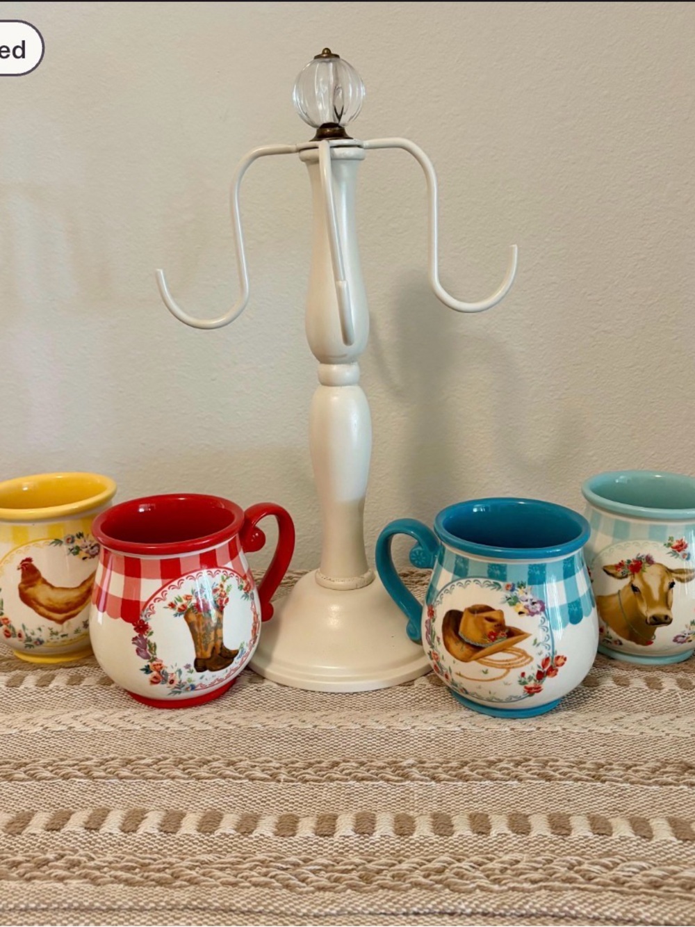 Pioneer Woman Chandelier Mug Tree and 4 Novelty Gingham Stoneware Mugs-5 Pieces - Picture 2 of 12